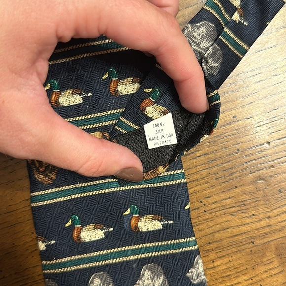 Vintage Field & Stream Labrador Retriever Hunting Duck Silk Necktie - Picture 2 of 4